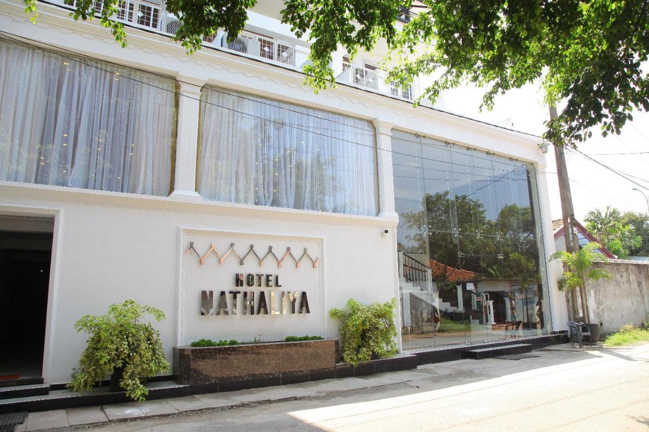 Hotel Nathaliya Katunayaka Exteriör bild