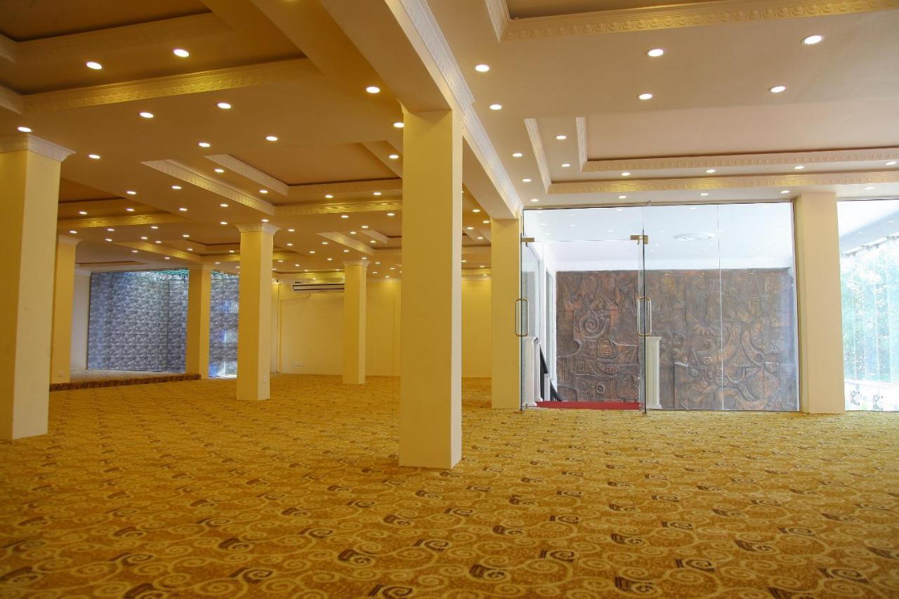 Hotel Nathaliya Katunayaka Exteriör bild