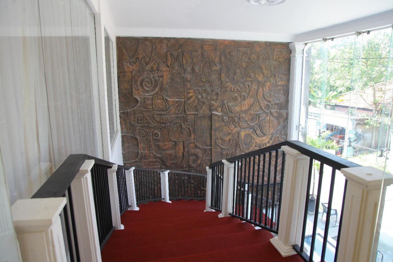 Hotel Nathaliya Katunayaka Exteriör bild